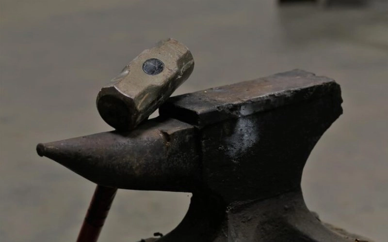 경금 - 특징, 장점, 단점, 직업 - 굳건한 쇠붙이처럼 강직하고 결단력 3