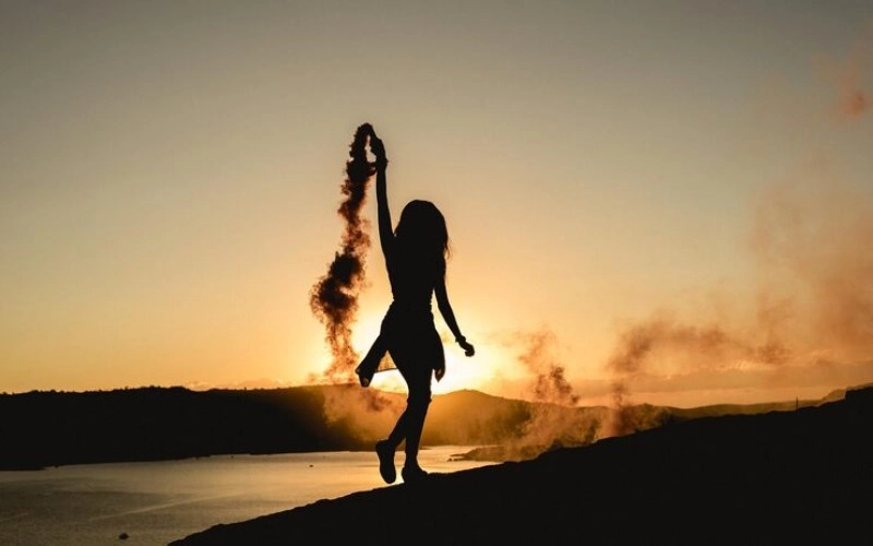 사주 신강 - 강인한 운명을 짊어진 당신의 이야기 11