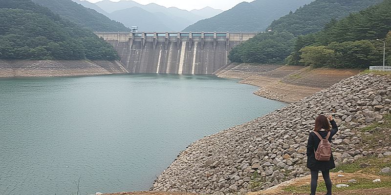토국윤하격 - 사주 속 거대한 물과 만난 흙의 이야기 🌊🏞️ 6 20250517025837413