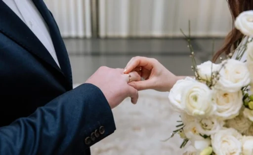 외국인과 결혼할 가능성이 높은 사주 17