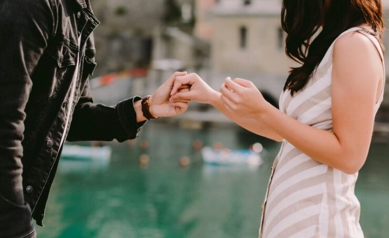 일주(日柱) 중심의 궁합 매커니즘과 상호작용 4 시간의 변수: 대운과 세운이 궁합에 미치는 영향