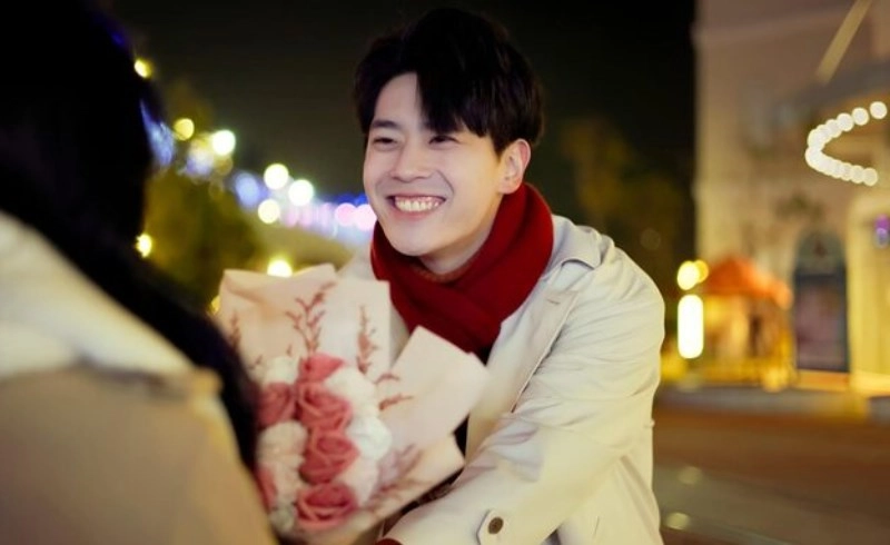 사랑을 고백하고 있는 남자의 모습