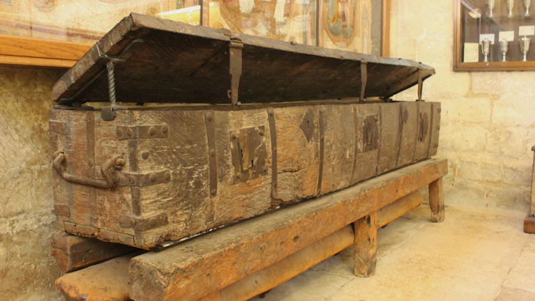 재성 입묘 재물운, 내 사주에 돈이 갇혔을 때 터뜨리는 비법 1 땅속 깊이 묻힌 보물 상자