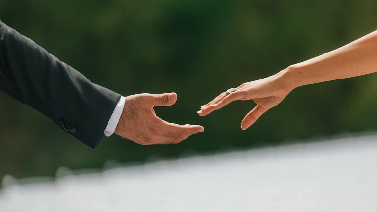 사주 귀인 찾는 법, 내 인생을 바꿔줄 운명의 띠 확인하기 2 신뢰를 바탕으로 한 파트너십의 악수