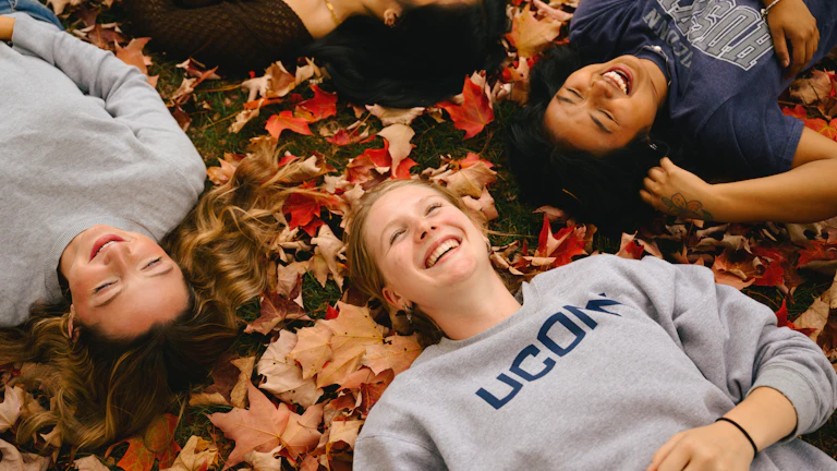 행복한 젊은 여성