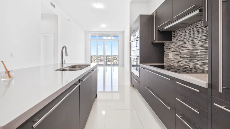 현대적인 고급 아파트 단지의 전경