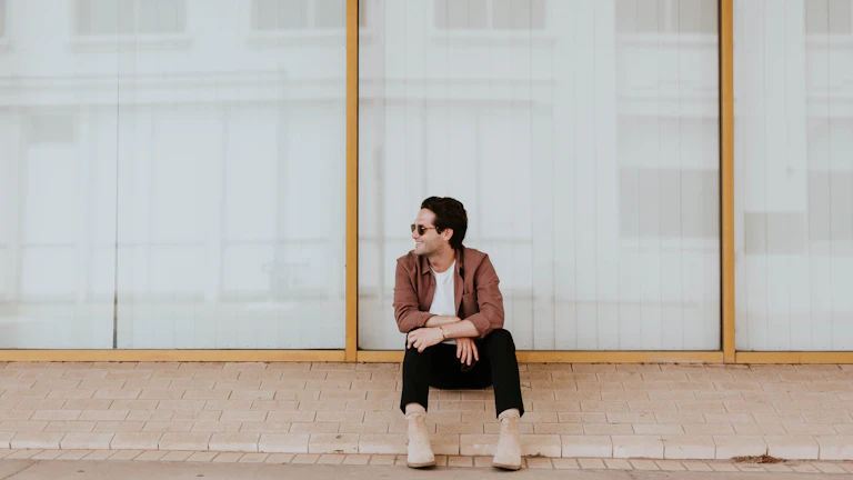 사주 상관이 강해 말로 화를 입을 때, 개운하는 대화 기술 지금 당장 시작하세요 3 웃으며 대화하는 사람들