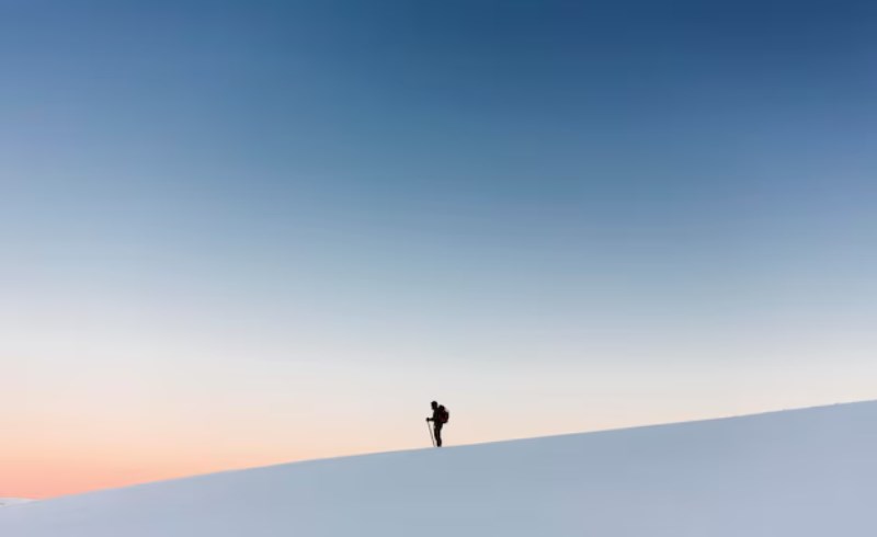 인내심을 가지고 꾸준히 목표를 향해 나아가는 사람의 모습