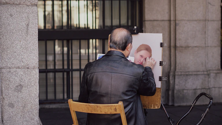 달력을 보고 있는 사람