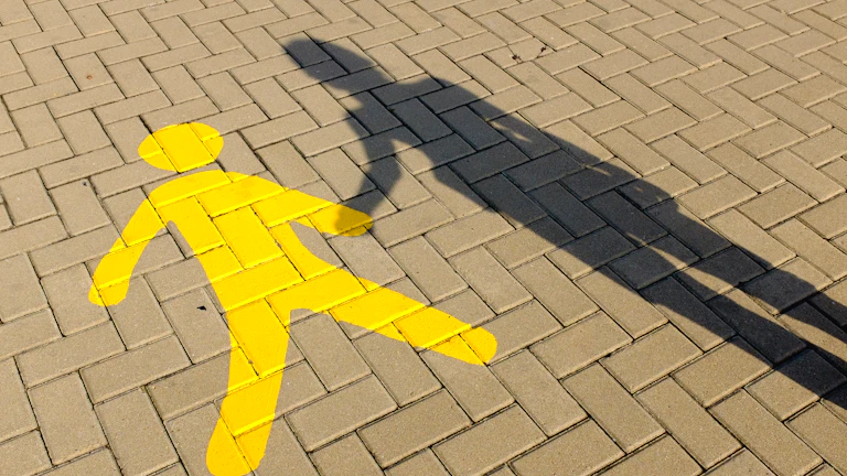 앞으로 한 걸음 나아가는 사람