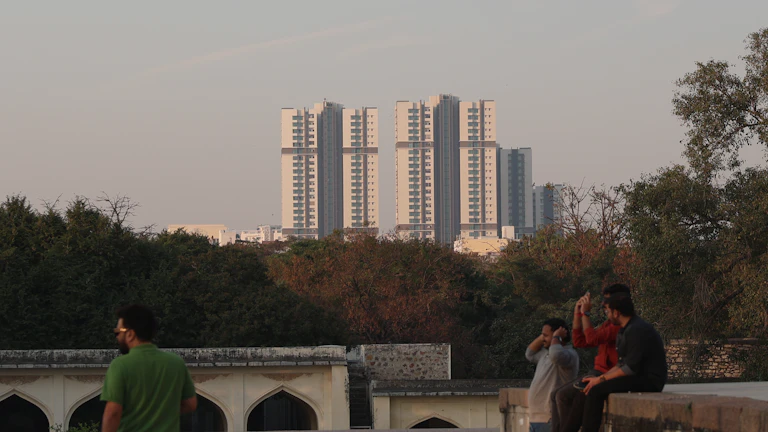 시상일위편재격 특징과 말년에 벼락부자 되는 사주 구조와 재물운 개운법 2 번창하는 도시의 야경과 성공의 이미지