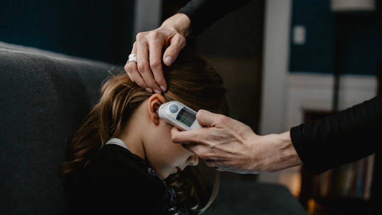 두피 마사지를 받는 모습