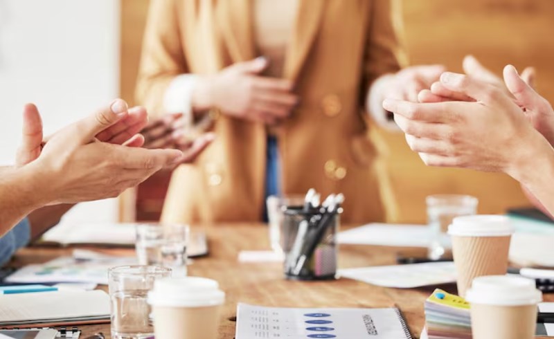 월급쟁이 사주 팔자를 사업가 사주로 완벽하게 개운하여 성공하는 실전 환경 조성 비법 2 성공적인 비즈니스 미팅과 인맥을 넓히는 사람들의 모습