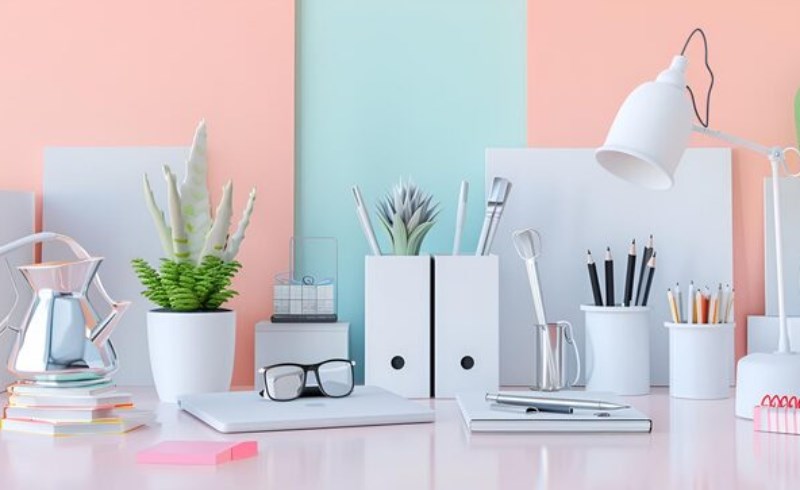 깔끔하게 정돈된 책상 환경