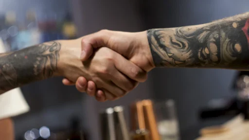 사주 비견이 겁재로 변할 때, 믿었던 사람의 배신 예방법과 현명한 대처 전략 3