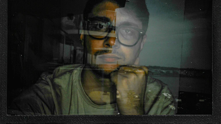 창의적인 아이디어를 떠올리는 사람의 모습