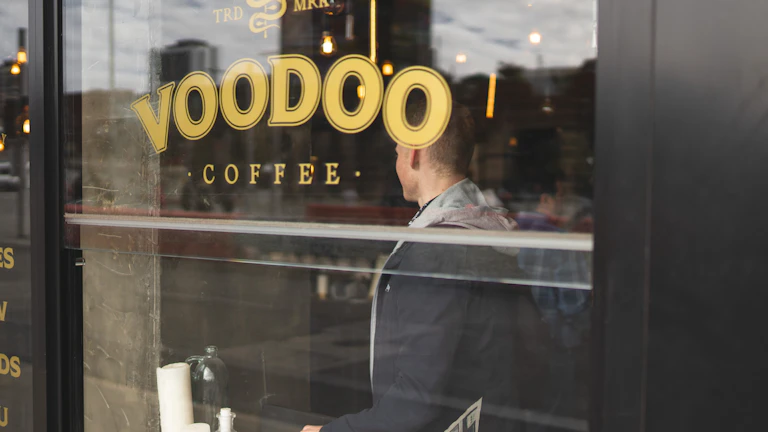 여러 작업을 동시에 하다가 집중력을 잃은 사람