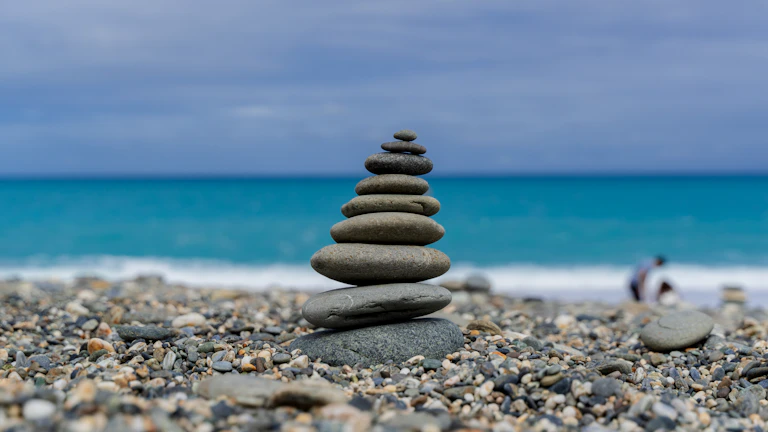 오행의 균형을 상징하는 추상적인 이미지