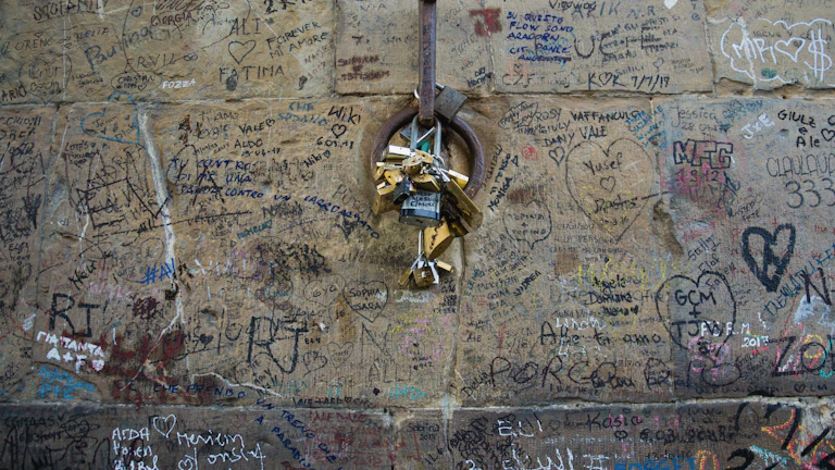 돈복이 끊겨도 새로운 부를 만드는 비법 2 탁자 위에 놓인 황금 열쇠