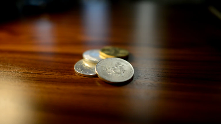 행운을 상징하는 동전 이미지