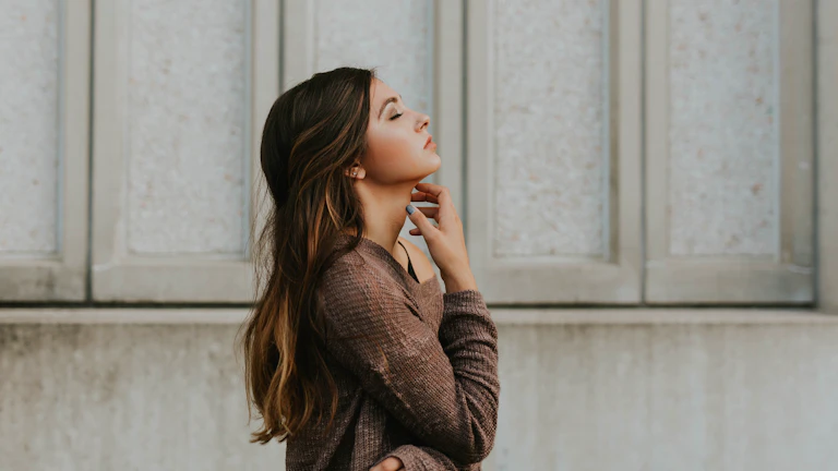 날카로운 말버릇 고치는 대화 개운법 1 어색한 대화를 나누는 사람들