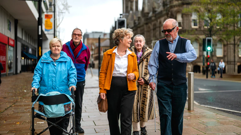 서로 돕는 사람들