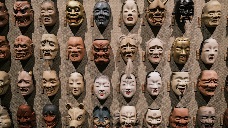 겉과 속이 다른 사람들의 모습