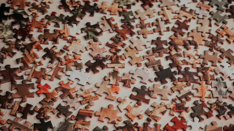 맞춰지는 퍼즐 조각들