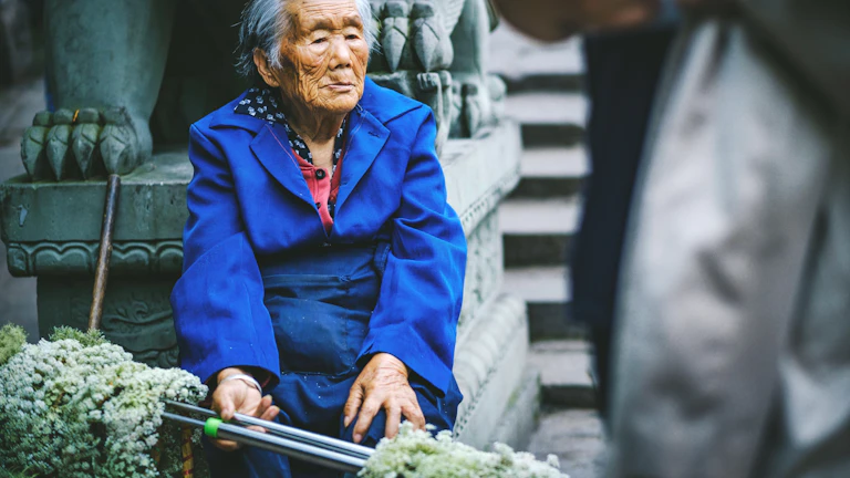 시상편재격 말년 큰돈 버는 사주 개운법 3 인자하게 미소 짓는 성공한 노신사
