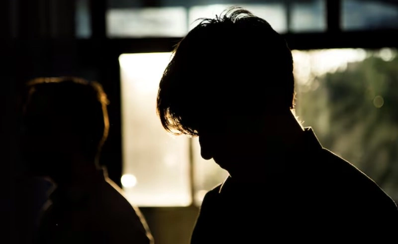 깊이 있는 대화를 나누는 사람들